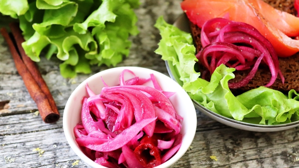 Острый маринованный лук