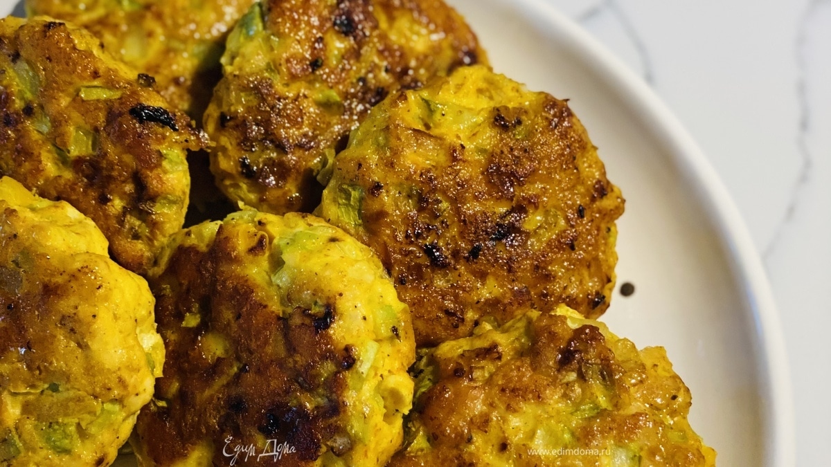 Куриные биточки с овощами