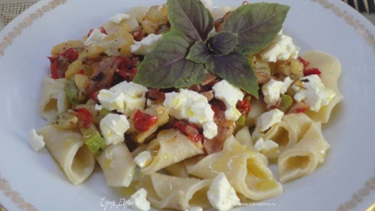 Гарганелли с овощами и рассольным сыром