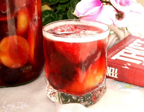 Фруктовая сангрия с вишневым пивом Фруктовая сангрия с вишневым пивом