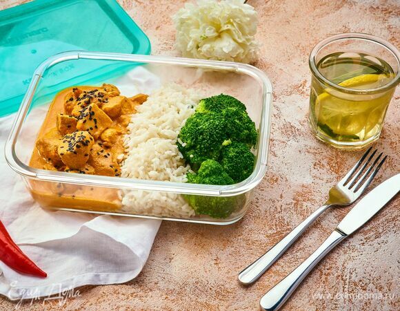 Курица карри с рисом и брокколи Курица карри с рисом и брокколи