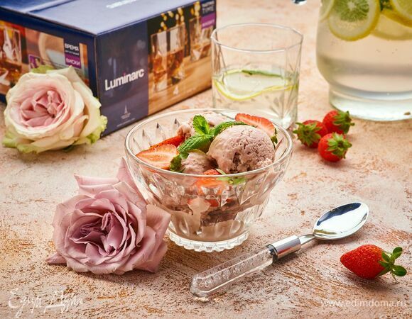 Веганское клубнично-банановое мороженое Веганское клубнично-банановое мороженое