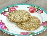 Соленое овсяное печенье с кунжутом
