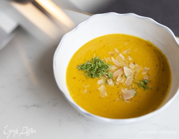 Крем-суп из тыквы с миндалем