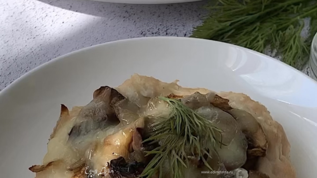 Куриные ватрушки с шампиньонами