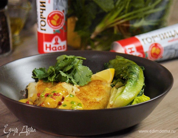 Палтус с голландским соусом и салатом романо