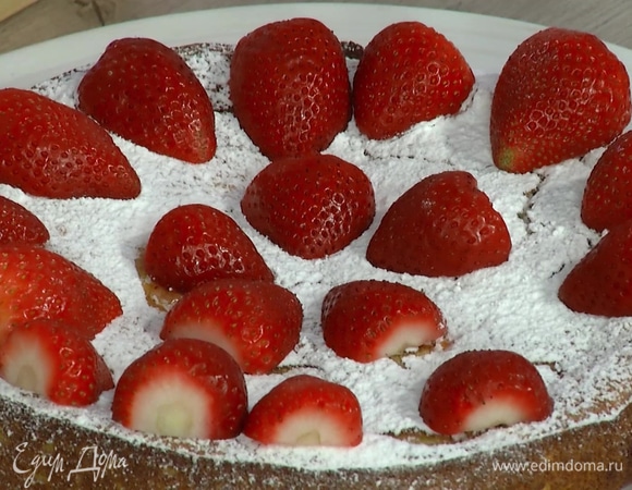 Пудинг с джемом и клубникой 