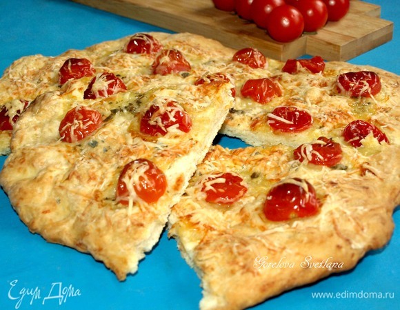 Лепешка с сыром, помидорами и орегано