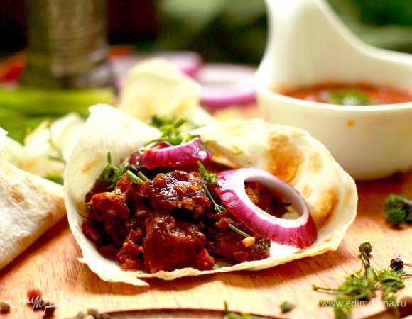 Каурма из говядины с овощами и специями