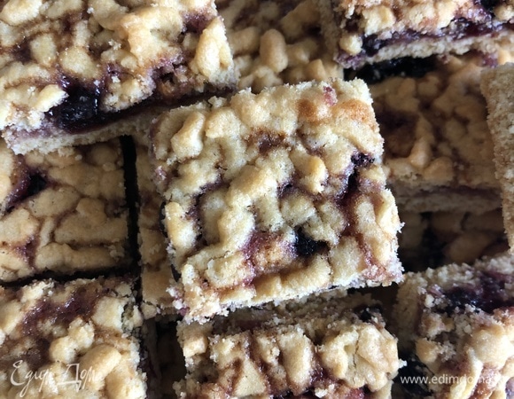 Песочное печенье с вареньем из черной смородины Песочное печенье с вареньем из черной смородины