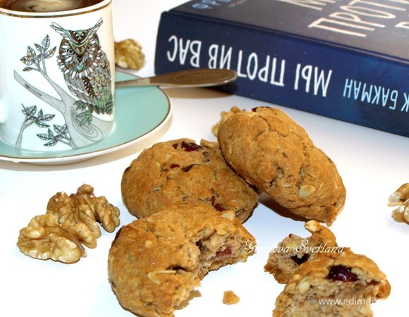 Полбяное печенье с грецкими орехами и клюквой Полбяное печенье с грецкими орехами и клюквой