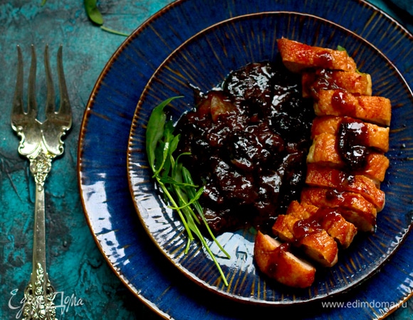 Утиное филе с соусом из чернослива в коньяке