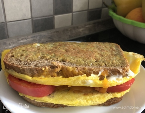 Яичные гренки с начинкой из сыра и помидоров Яичные гренки с начинкой из сыра и помидоров