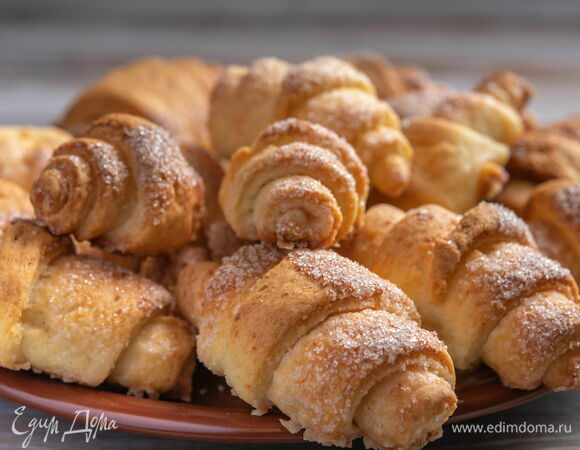 Рогалики из слоеного теста с вареньем Рогалики из слоеного теста с вареньем