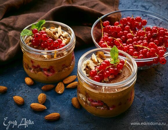 Гурьевская каша с красной смородиной и миндалем Гурьевская каша с красной смородиной и миндалем