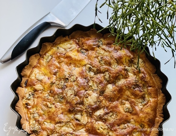 Киш с грушей и голубым сыром