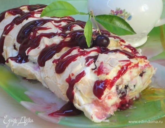 Меренговый рулет с вишней Меренговый рулет с вишней