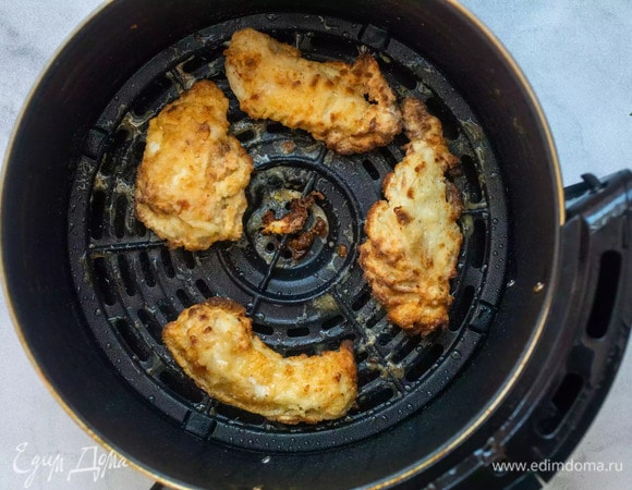 Куриные стрипсы с хрустящей панировкой в аэрогриле Куриные стрипсы с хрустящей панировкой в аэрогриле