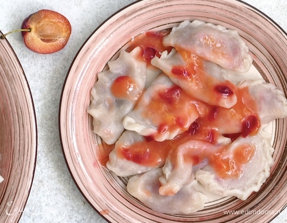 Вареники со сливами 