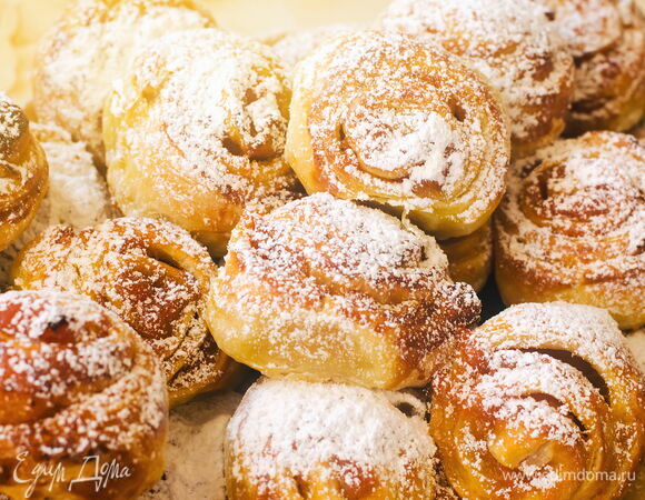 «Улитки» из слоеного дрожжевого теста с вареньем