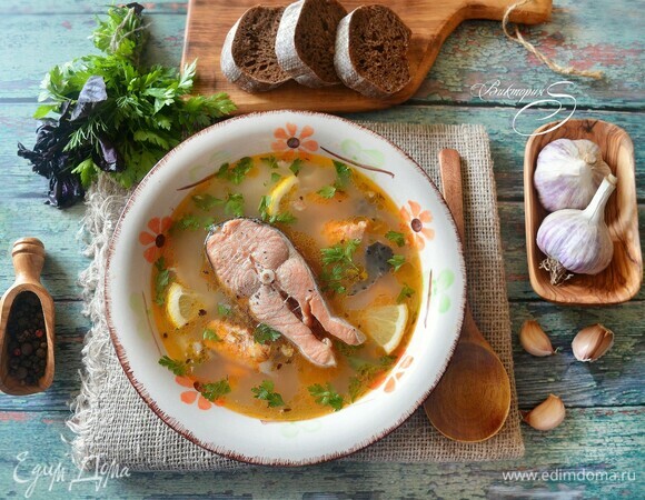 Уха из форели с мелкими окуньками Уха из форели с мелкими окуньками