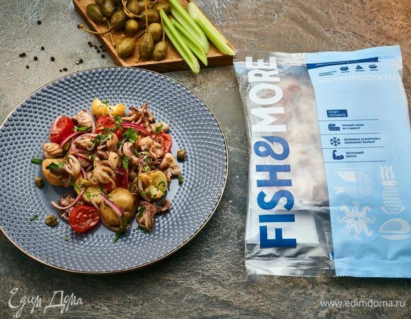 Теплый салат с осьминожками и картофелем