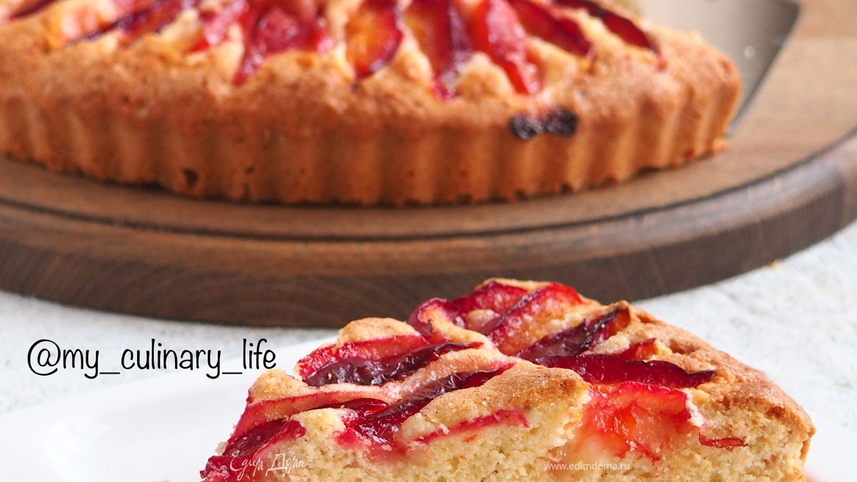 Пирог со сливами