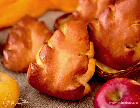 Булочки «Листики» с яблочной начинкой Булочки «Листики» с яблочной начинкой