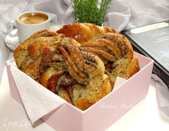 Творожные булочки с маком и корицей