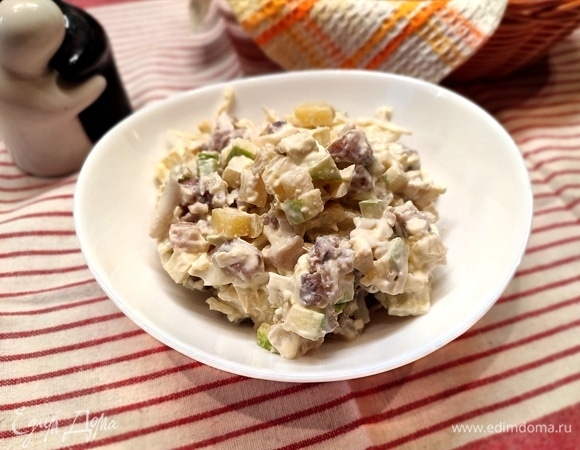 Салат с сельдью, картофелем и яблоком Салат с сельдью, картофелем и яблоком