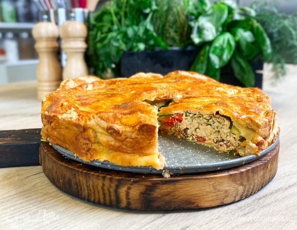 Пирог с творожно-сырной начинкой и овощами