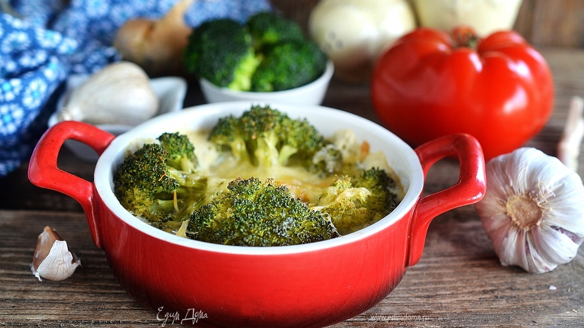 Брокколи в сливках с сыром