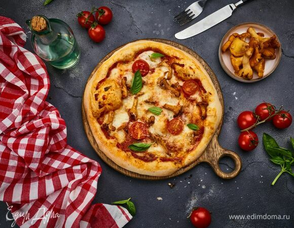 Римская пицца с лисичками и моцареллой