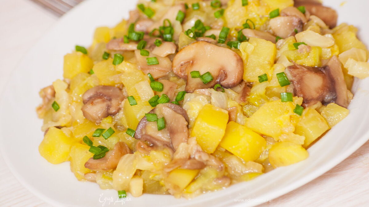 Тушеный картофель с грибами