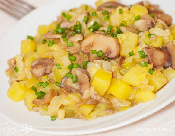Жареная картошка с грибами и сметаной — рецепты | Дзен