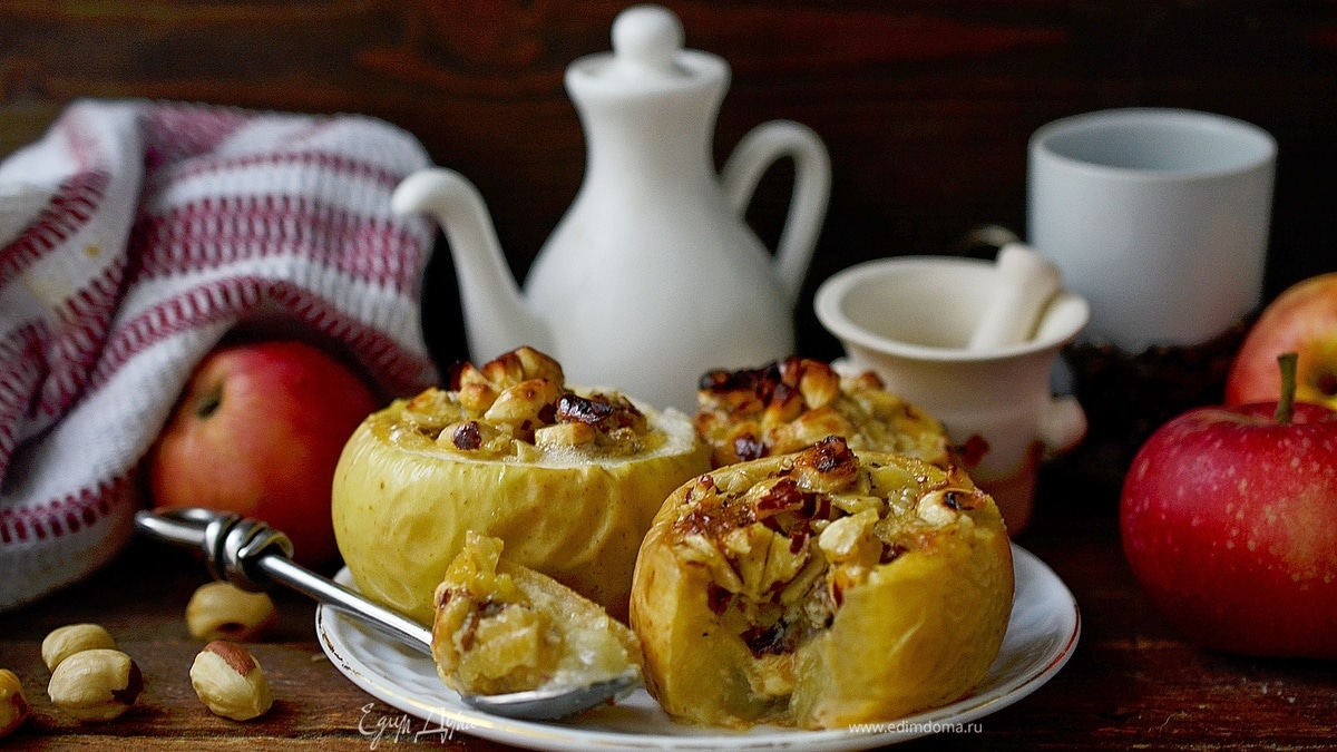 Запеченные яблоки с ореховой начинкой