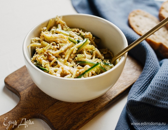 Салат с пекинской капустой и огурцом