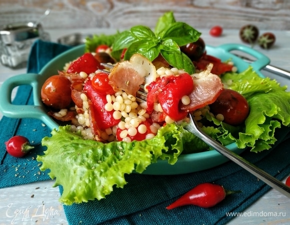 Салат с запеченным перцем и птитимом Салат с запеченным перцем и птитимом