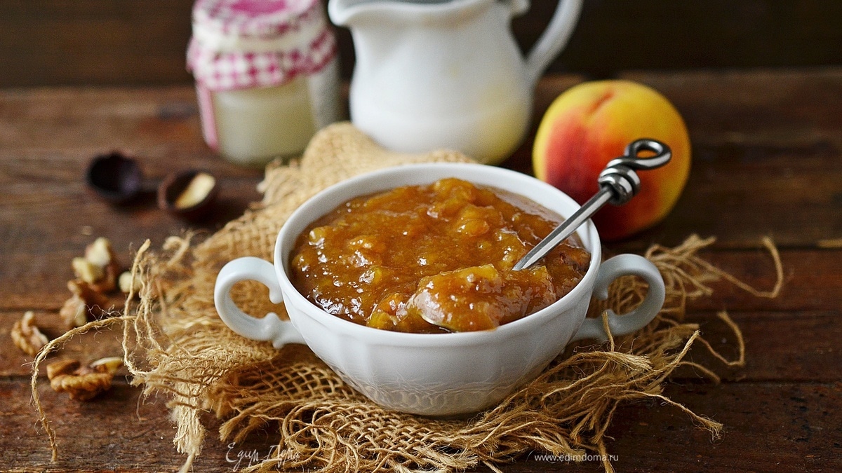 Персиковый джем с грецкими орехами