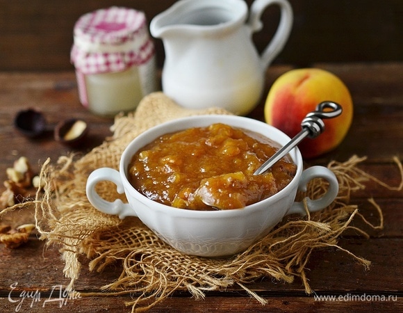 Персиковый джем с грецкими орехами