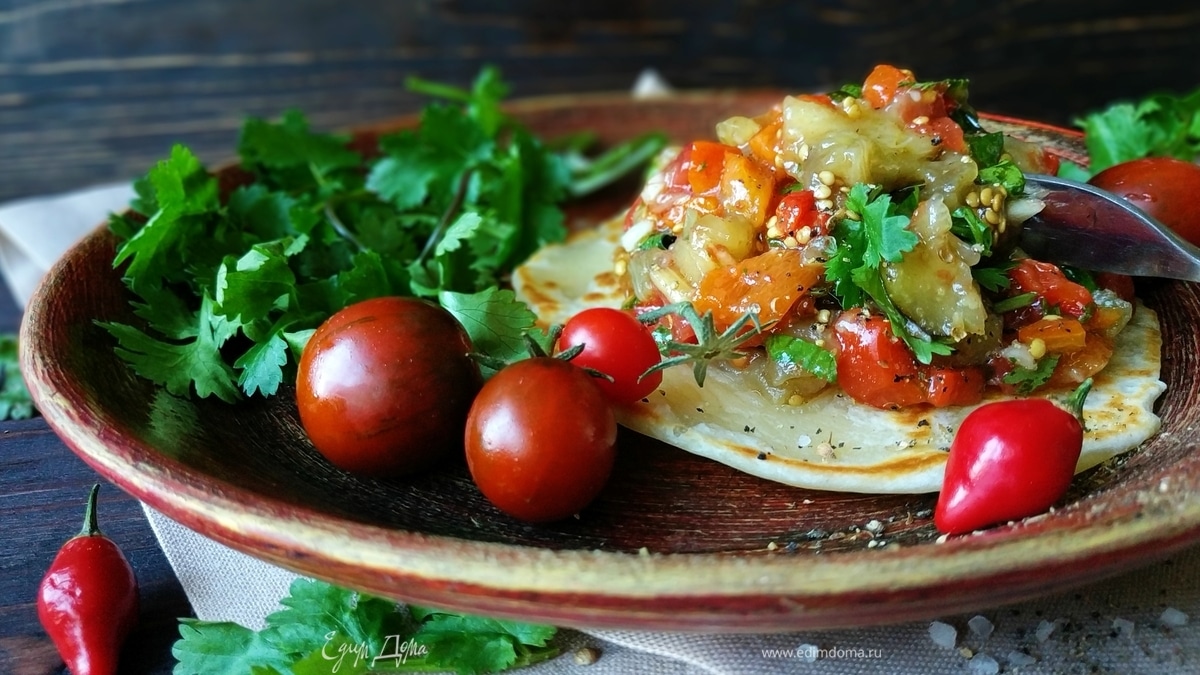 Салат из запеченных на огне овощей