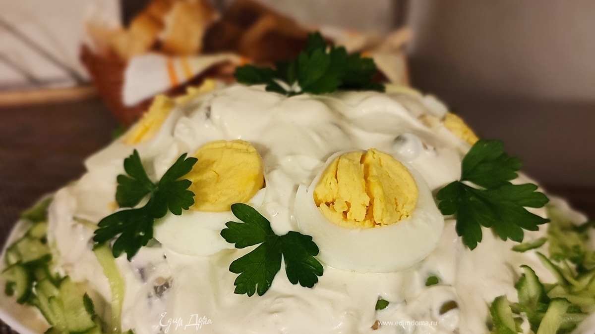 Салат из баклажанов с яблоком и зеленым горошком