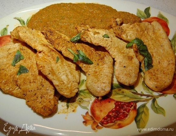 Стейки индейки с соусом из оливок и каперсов Стейки индейки с соусом из оливок и каперсов