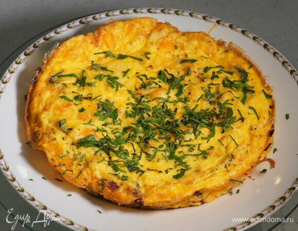 Фриттата с тыквой, красным луком и зеленью 