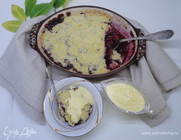 Грушево-ягодный крамбл