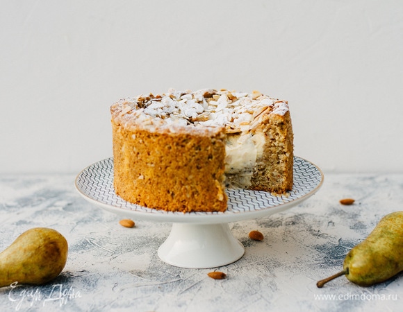 Ореховый пирог с грушей, дорблю и заварным кремом