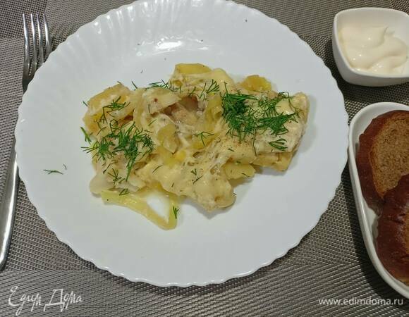 Хек, тушенный с картофелем в мультиварке