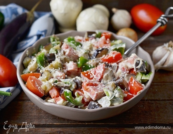 Теплый салат с баклажанами и кунжутом Теплый салат с баклажанами и кунжутом