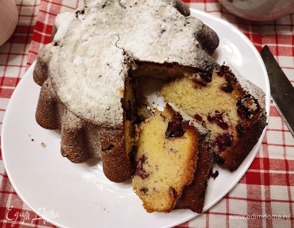 Кекс на манке с вишней