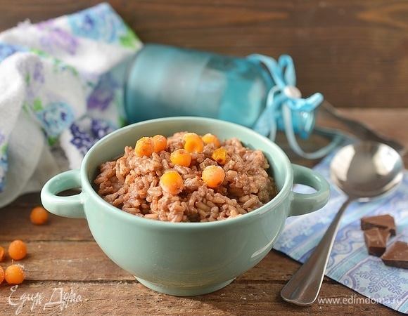 Шоколадная рисовая каша с облепихой